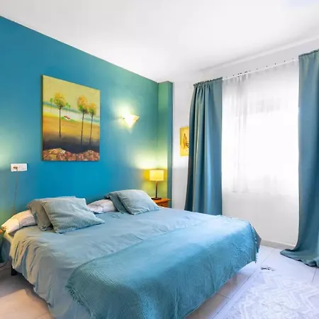4 Bedroom 6 Guests 60m From * Торремолінос