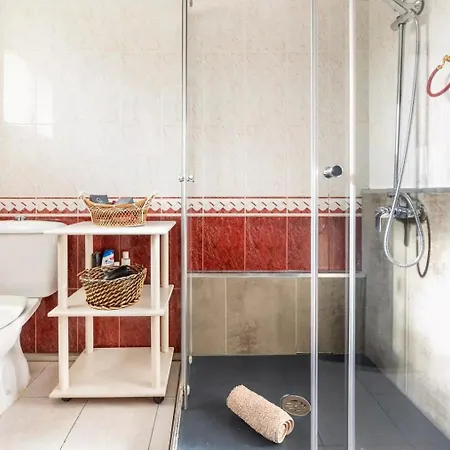 Apartment 4 Bedroom 6 Guests 60m From