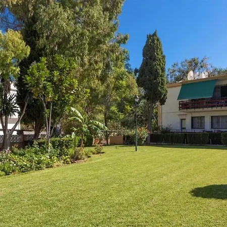 4 Bedroom 6 Guests 60m From *