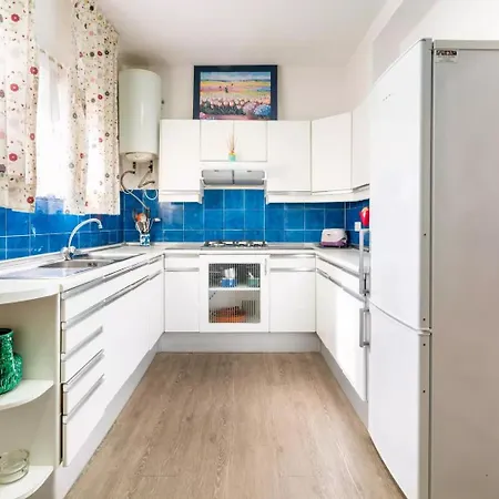 4 Bedroom 6 Guests 60m From Appartement